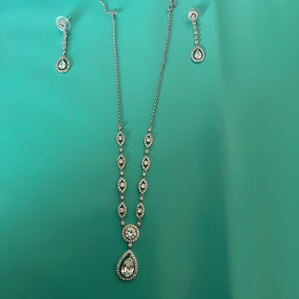 Elegant Silver Necklace and Earring Set
